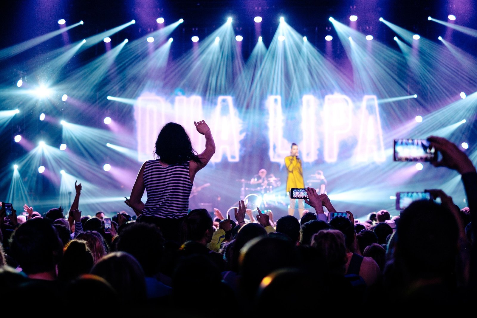 Tech Used in Entertainment: AI Movies, CGI, and Virtual Concerts